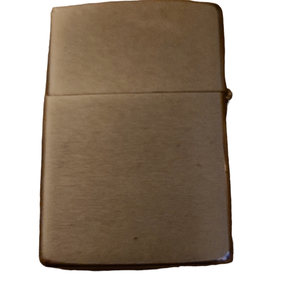 Unused Vintage from the 1980s Rare find Collectible Elvis Presley Zippo Lighter - Picture 3 of 4